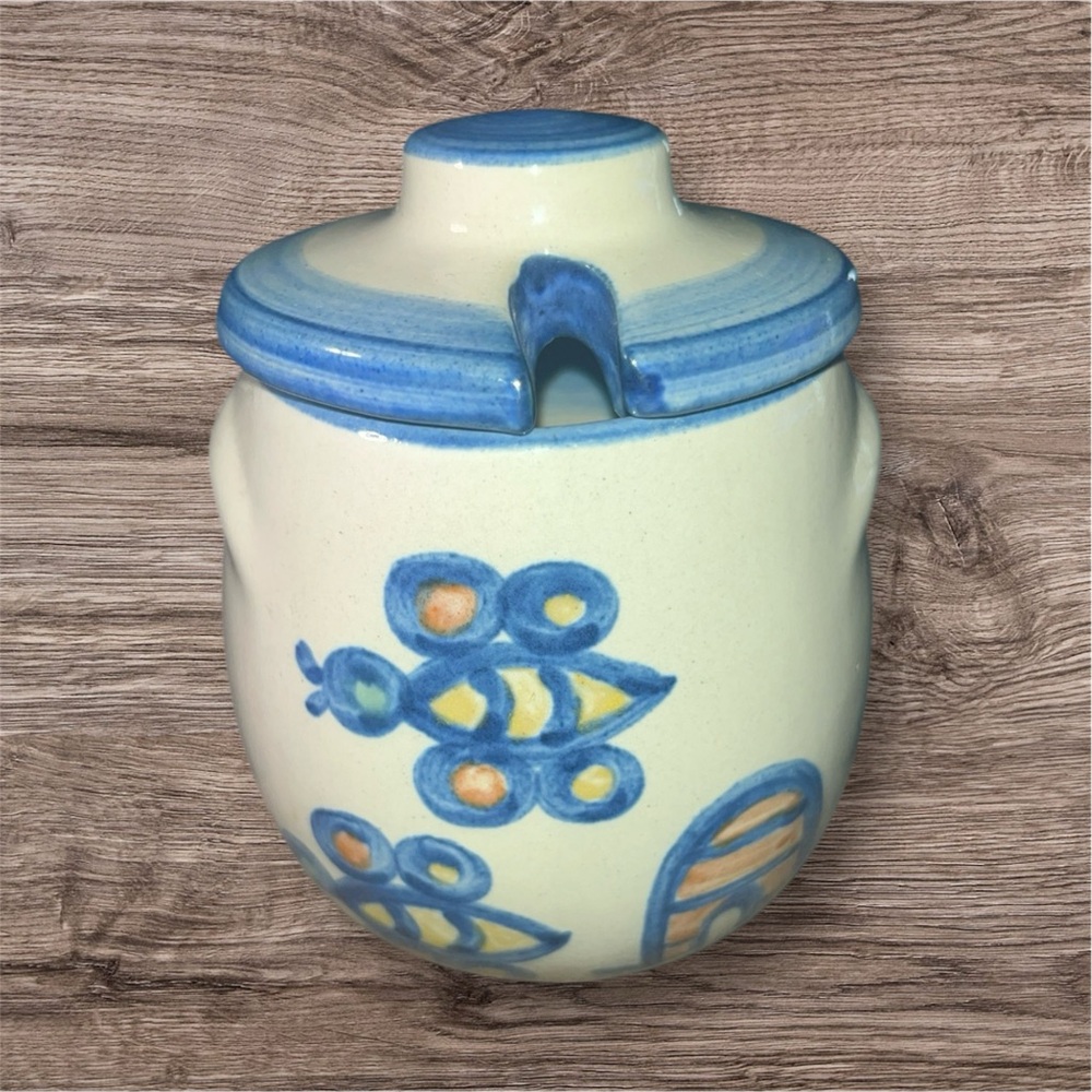 M.A. Hadley Bee Sweets on sweet honey pot